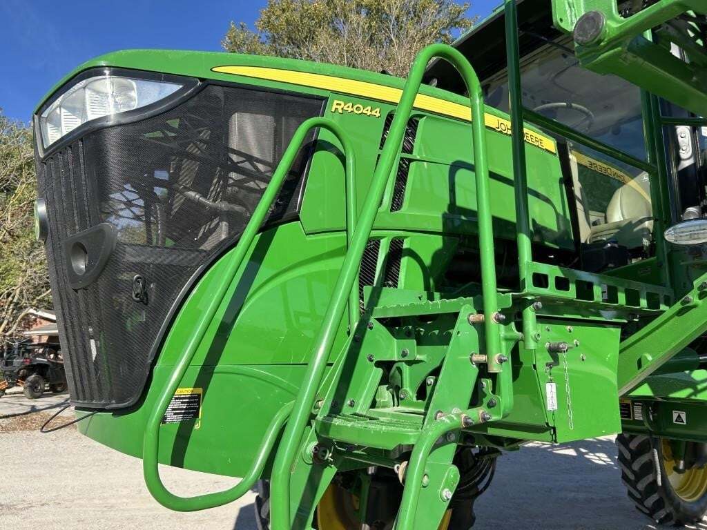 2020 John Deere R4044 Self-Propelled Sprayer