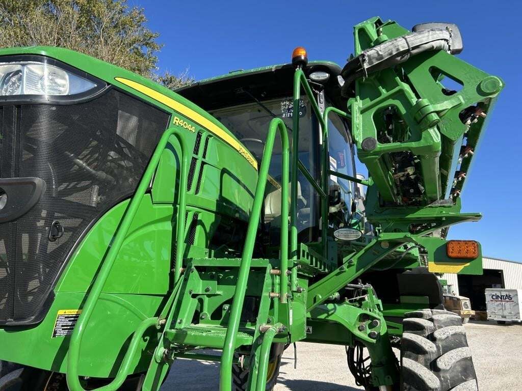 2020 John Deere R4044 Self-Propelled Sprayer
