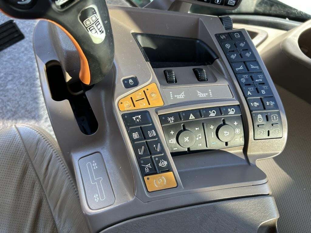 2020 John Deere R4044 Self-Propelled Sprayer