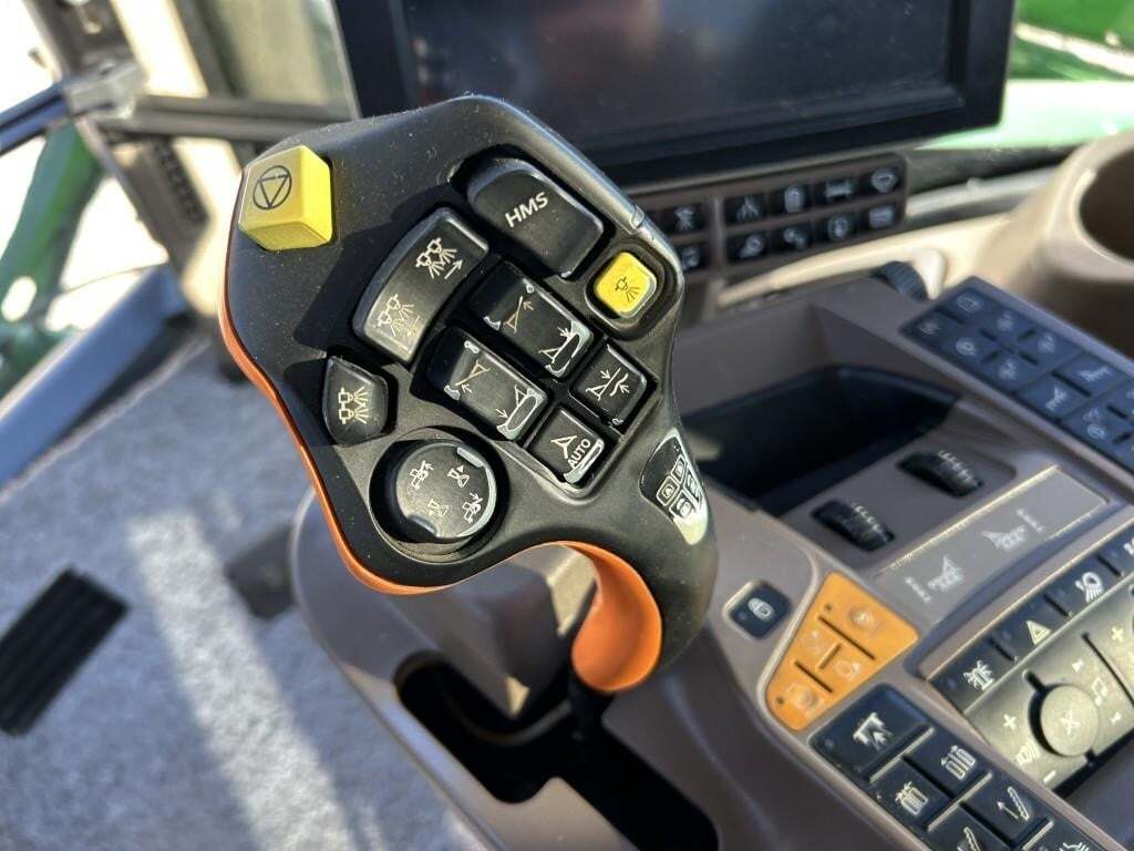 2020 John Deere R4044 Self-Propelled Sprayer