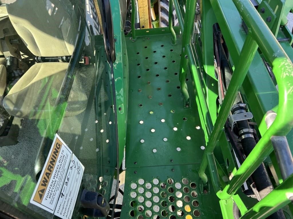 2020 John Deere R4044 Self-Propelled Sprayer