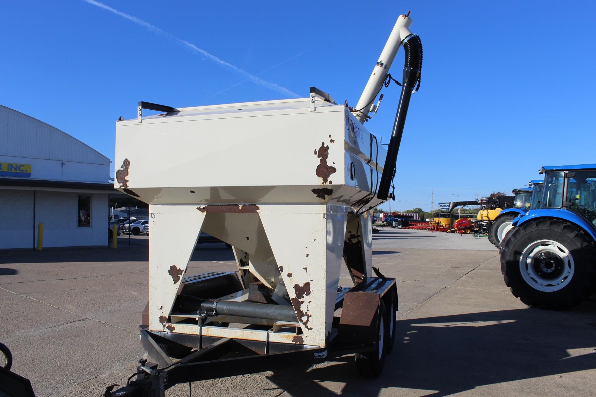 2001 Friesen 220 Seed Tender