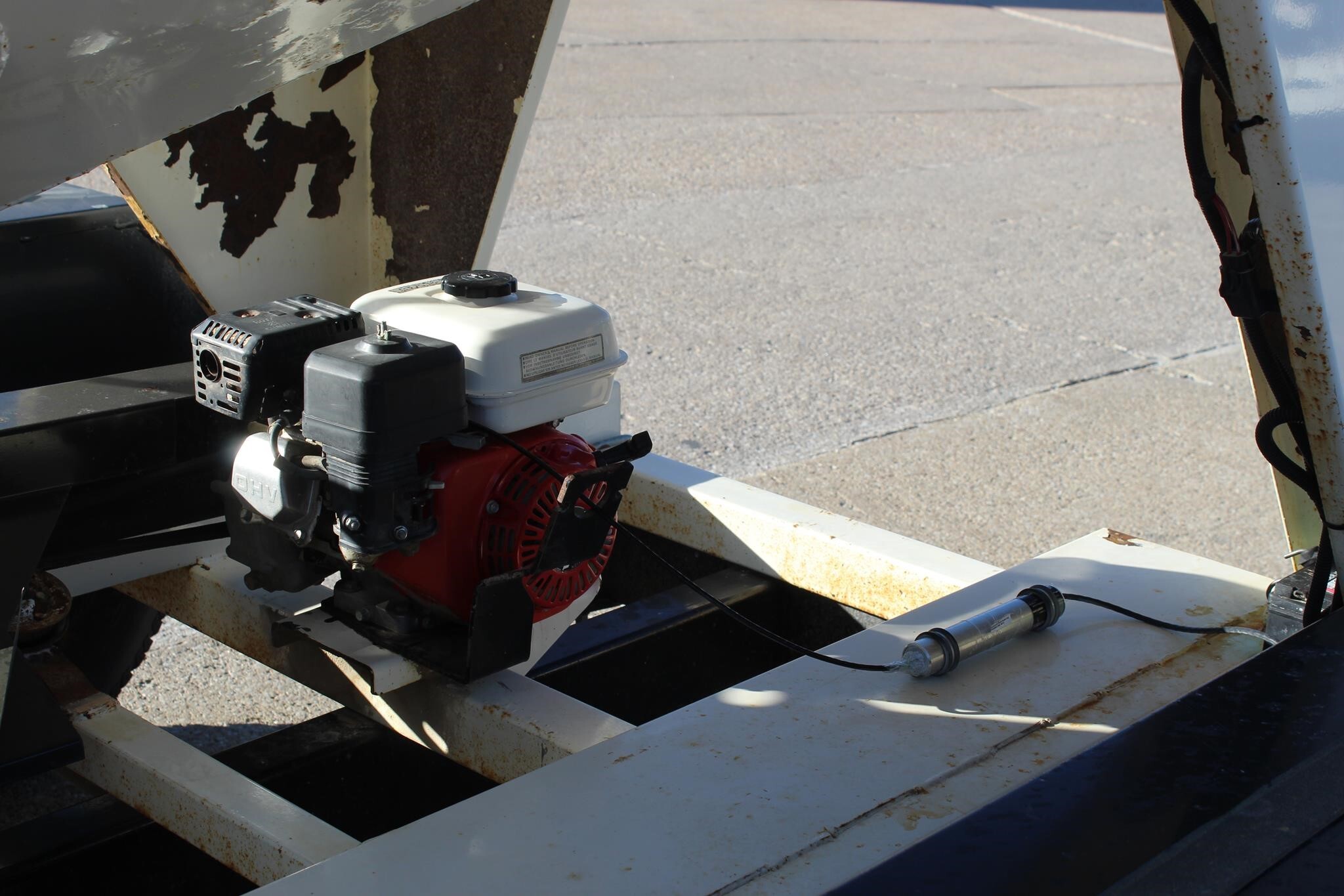 2001 Friesen 220 Seed Tender