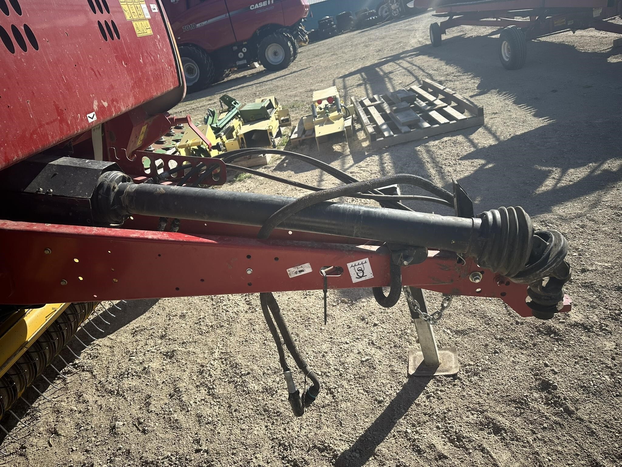 2018 New Holland Roll-Belt 560 Round Baler