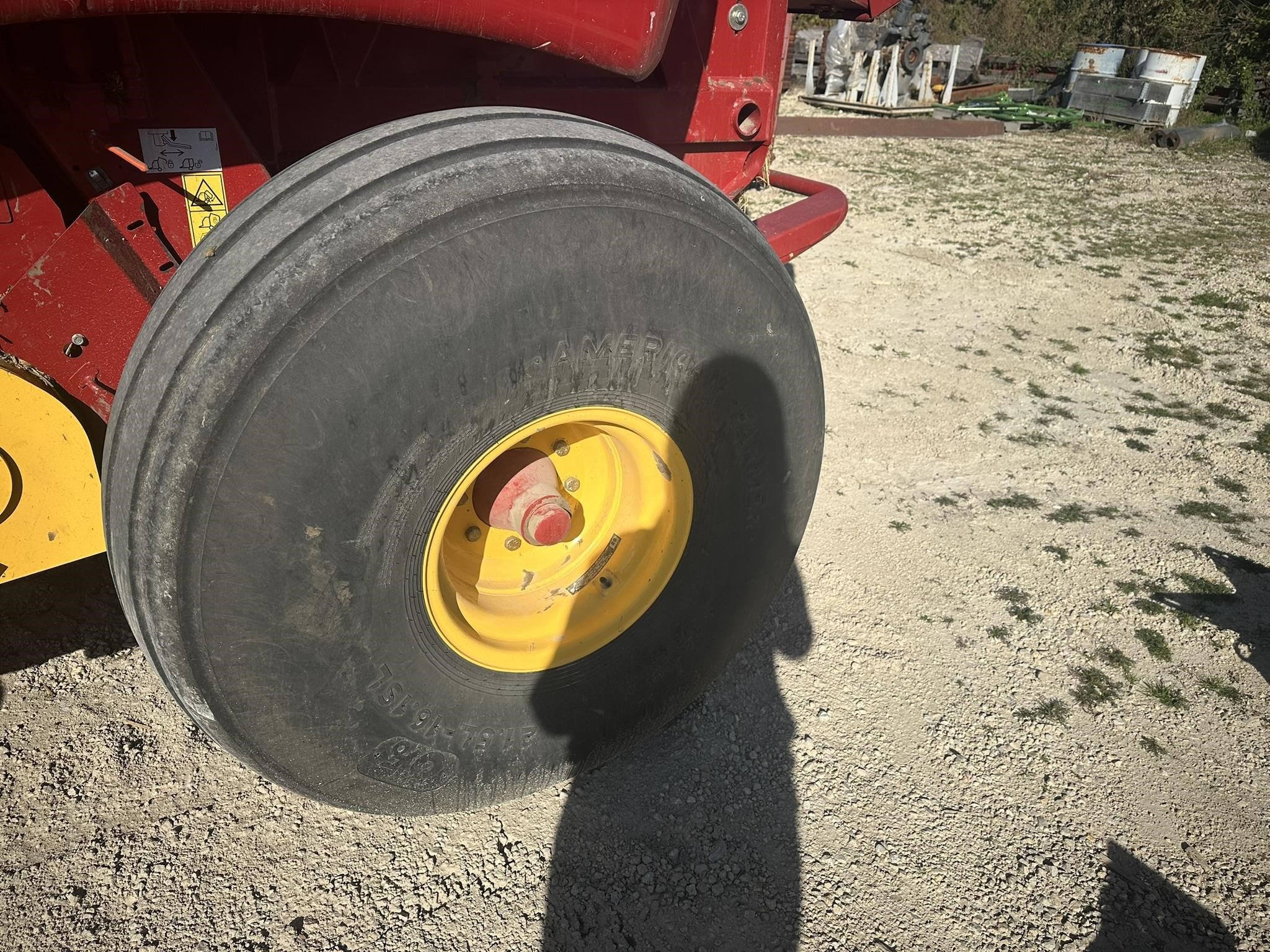 2018 New Holland Roll-Belt 560 Round Baler