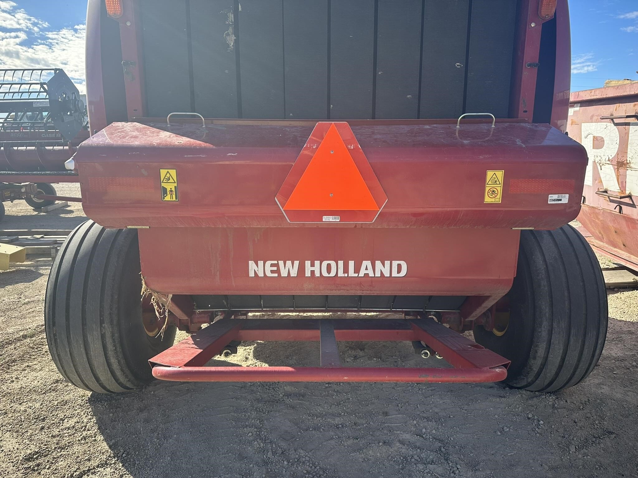 2018 New Holland Roll-Belt 560 Round Baler