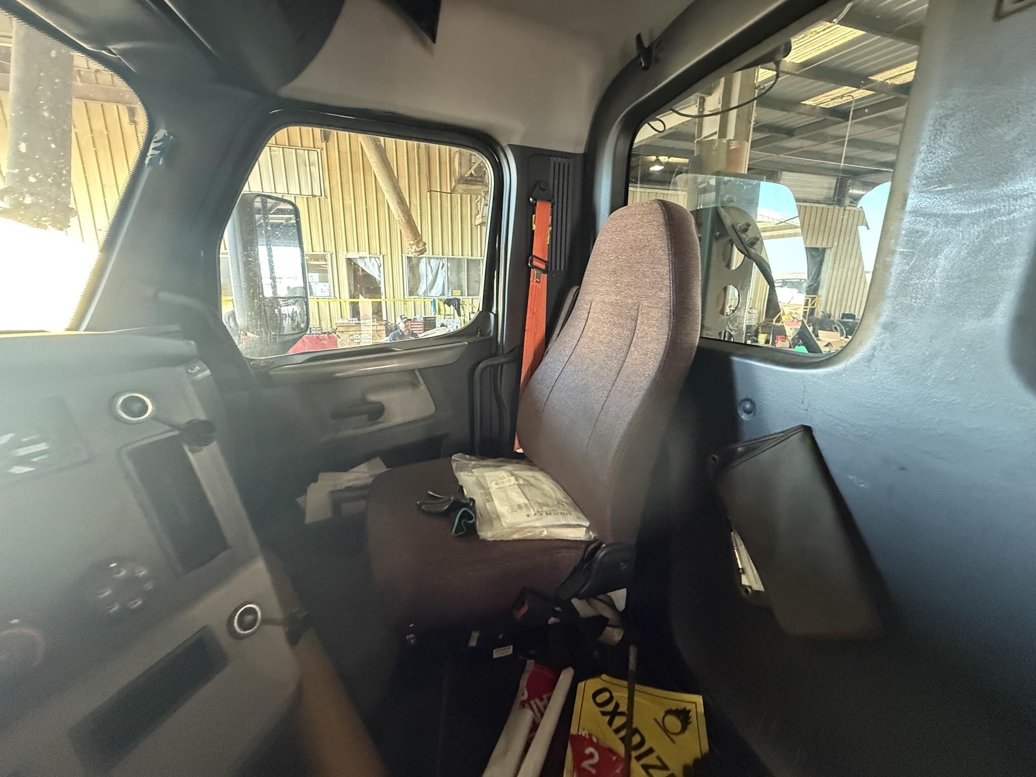 2020 Freightliner CASCADIA 116 Semi Trucks/Trailer
