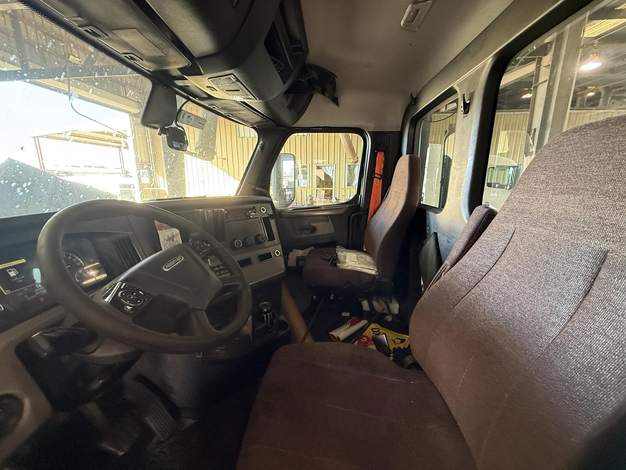 2020 Freightliner CASCADIA 116 Semi Trucks/Trailer