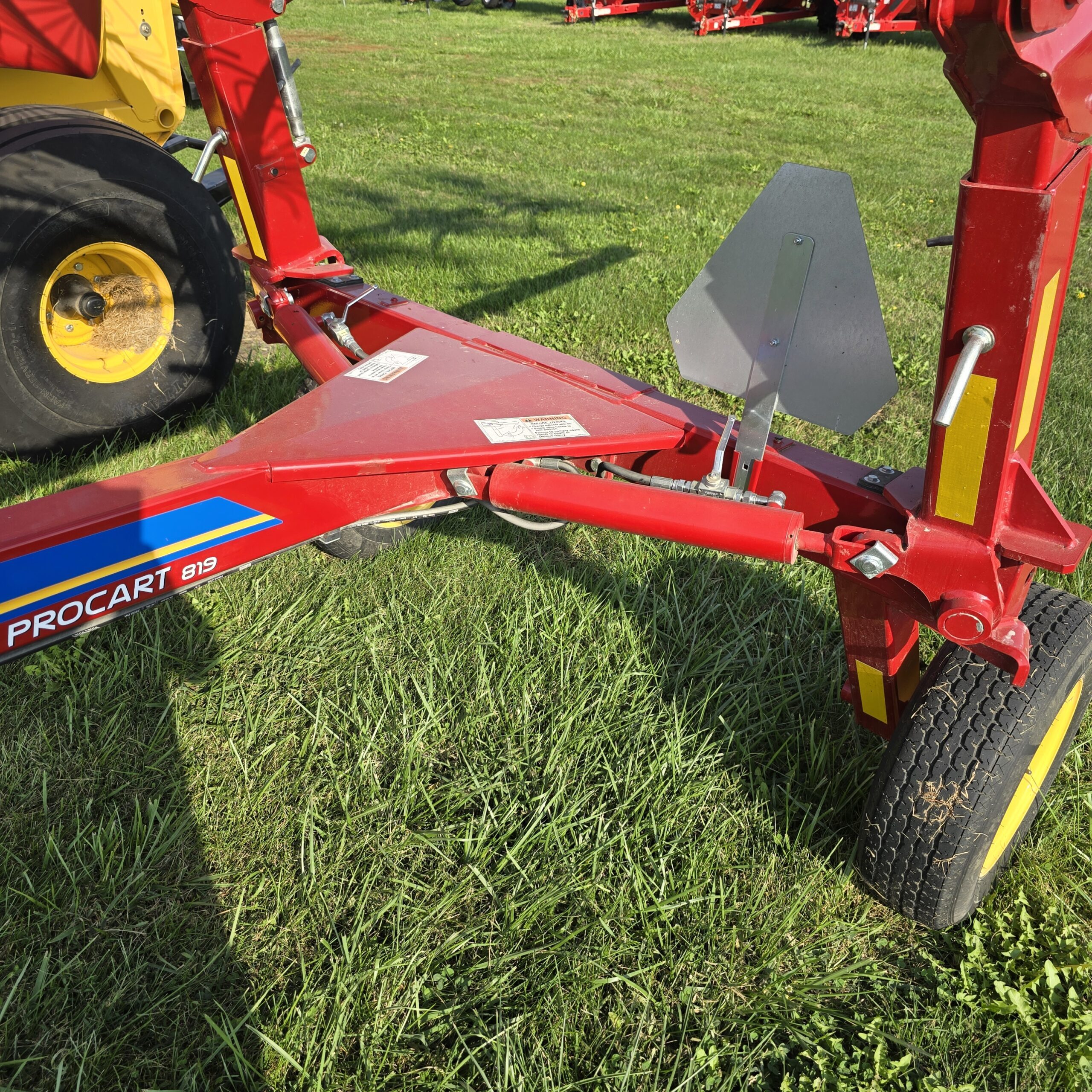 2023 New Holland 819 Rake
