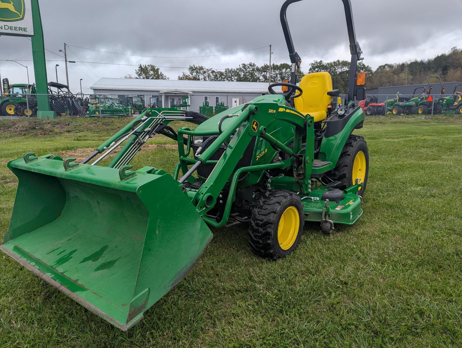 2019 John Deere 2025R Tractor