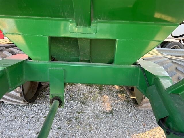  J&M 1151-22S Grain Cart