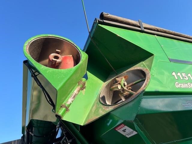  J&M 1151-22S Grain Cart