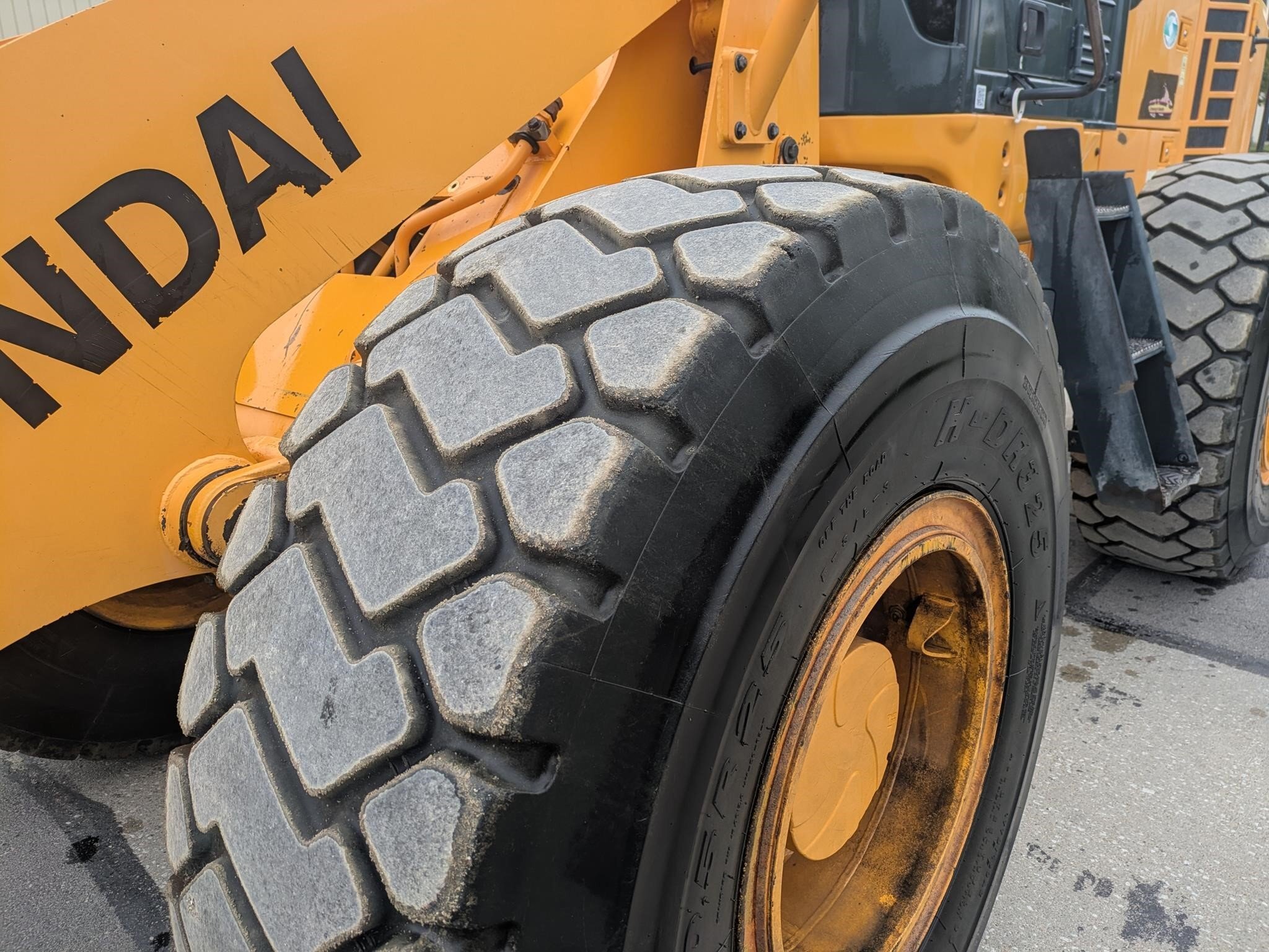 2013 Hyundai HL740XTD-9 Wheel Loader
