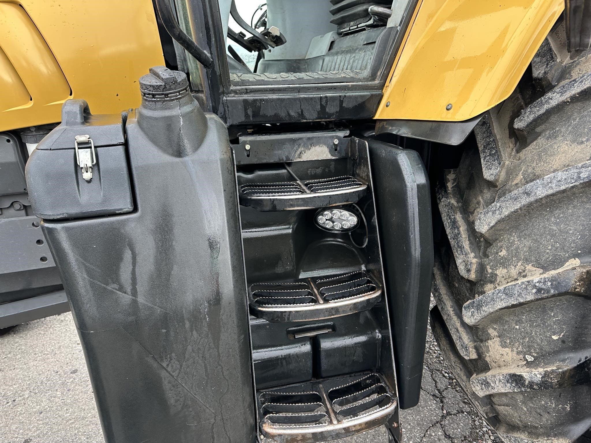 2010 Challenger MT585B Tractor