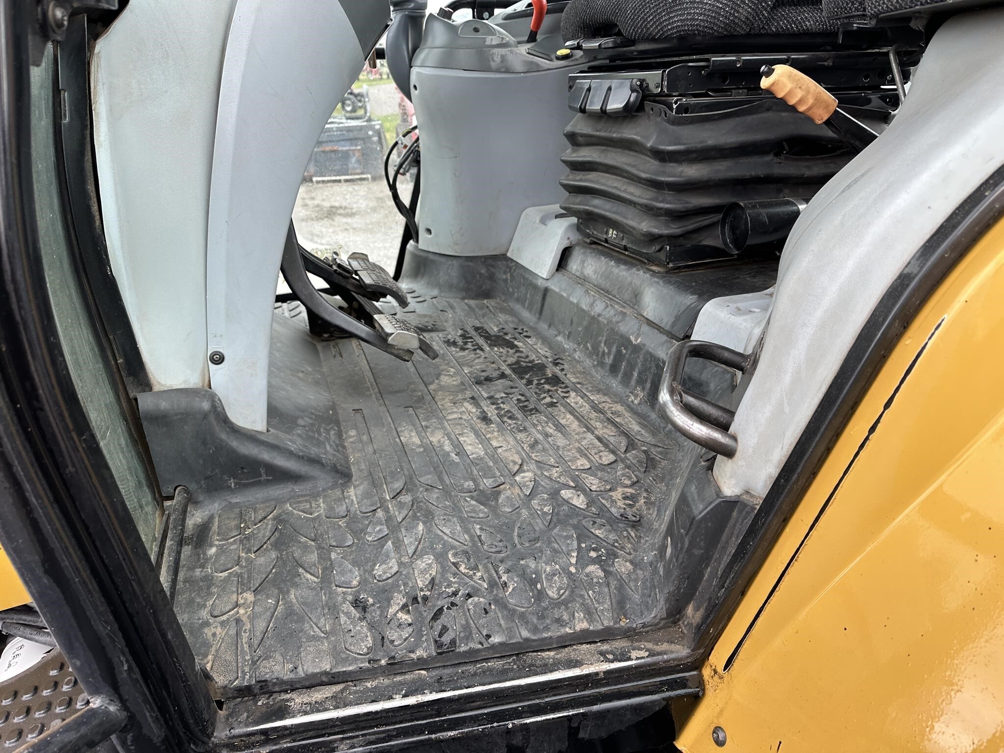 2010 Challenger MT585B Tractor