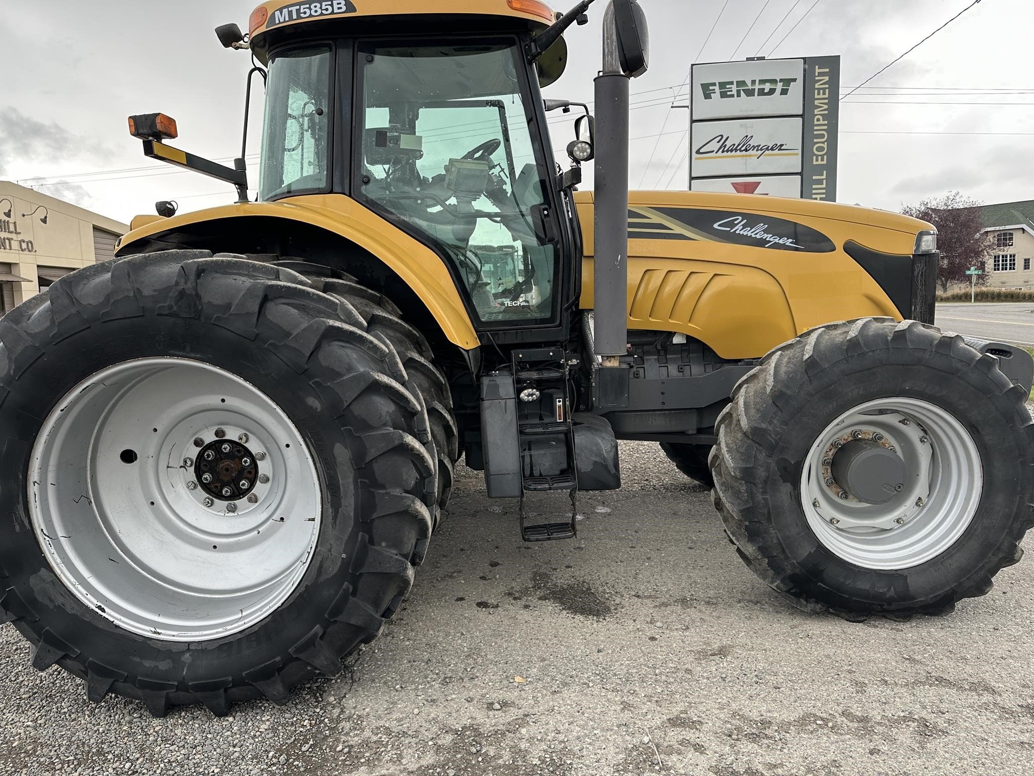 2010 Challenger MT585B Tractor