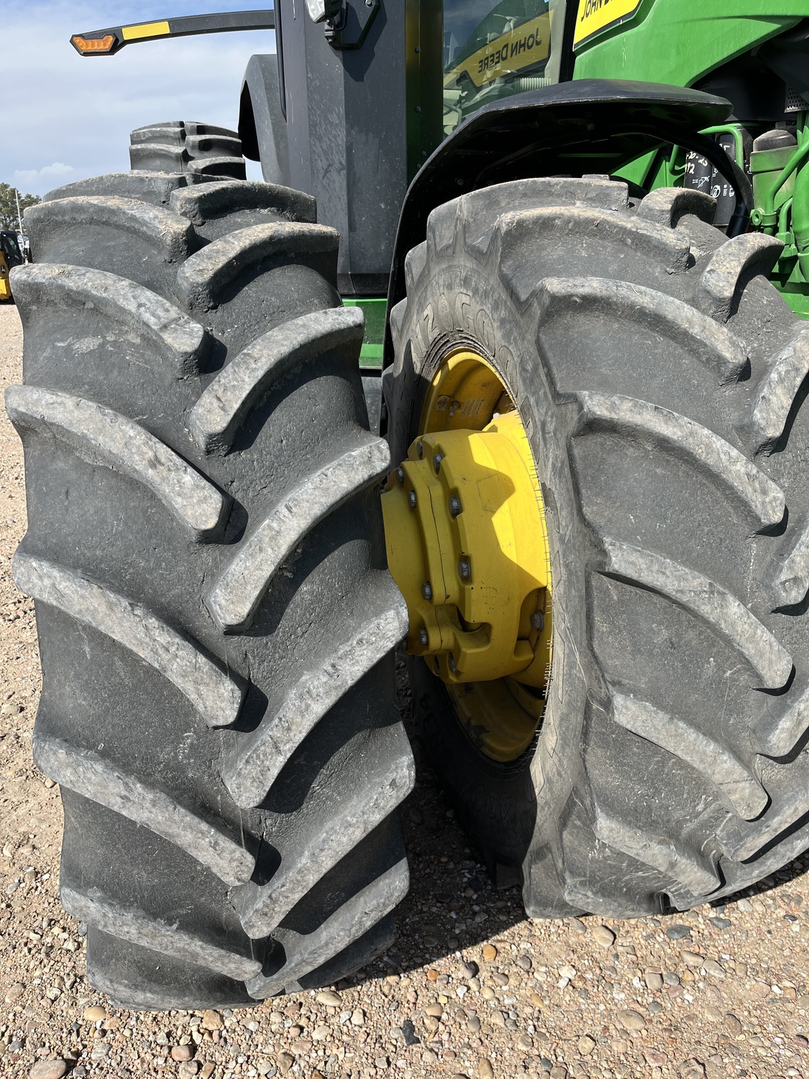 2024 John Deere 8R 370 Tractor