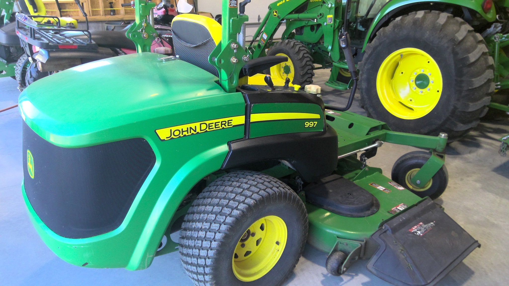 2011 John Deere 997 Lawn Mower