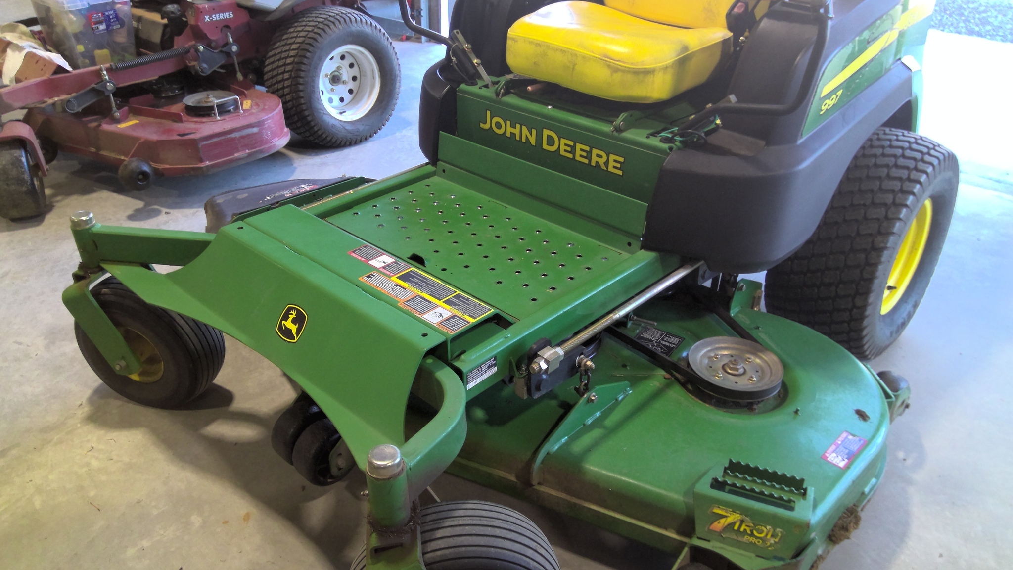2011 John Deere 997 Lawn Mower