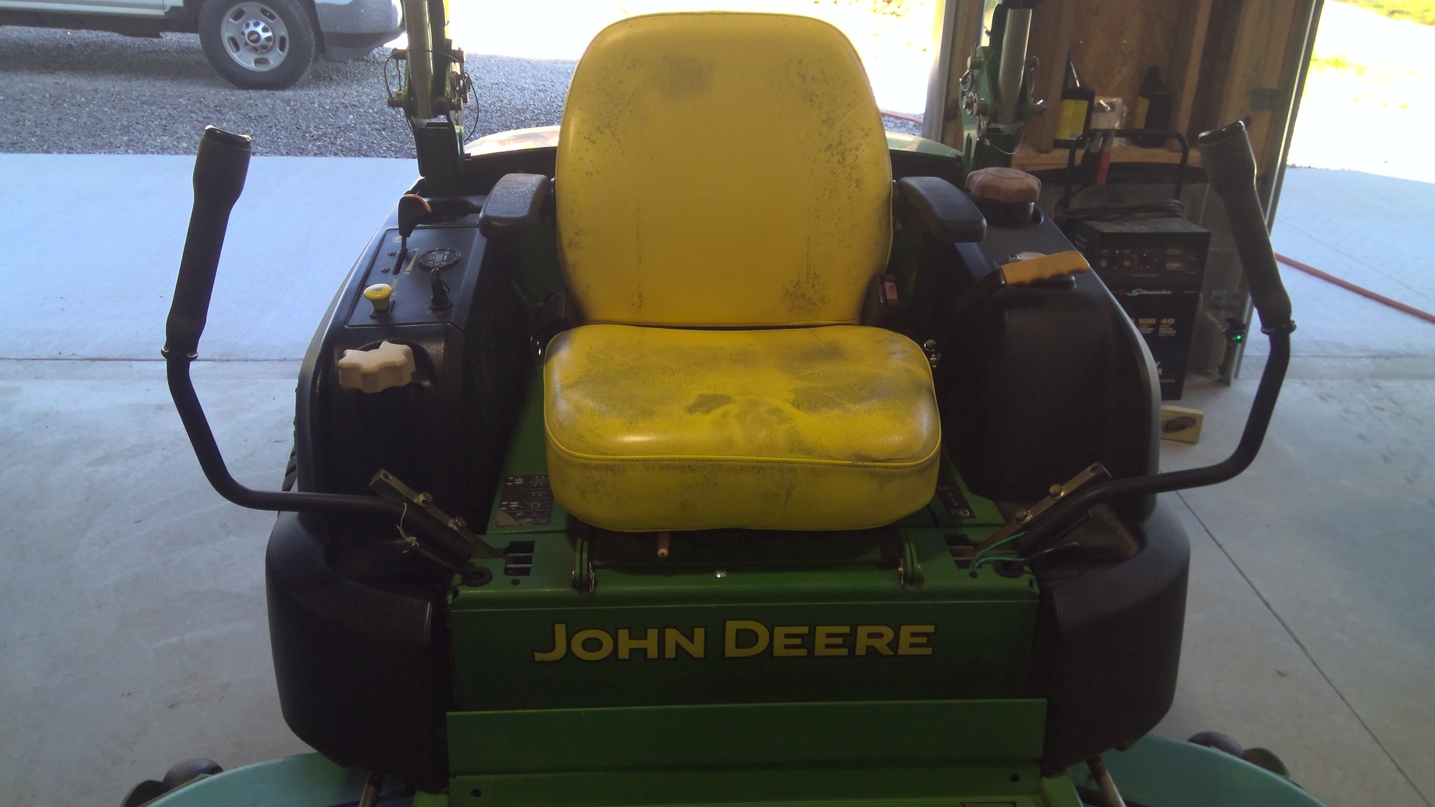 2011 John Deere 997 Lawn Mower