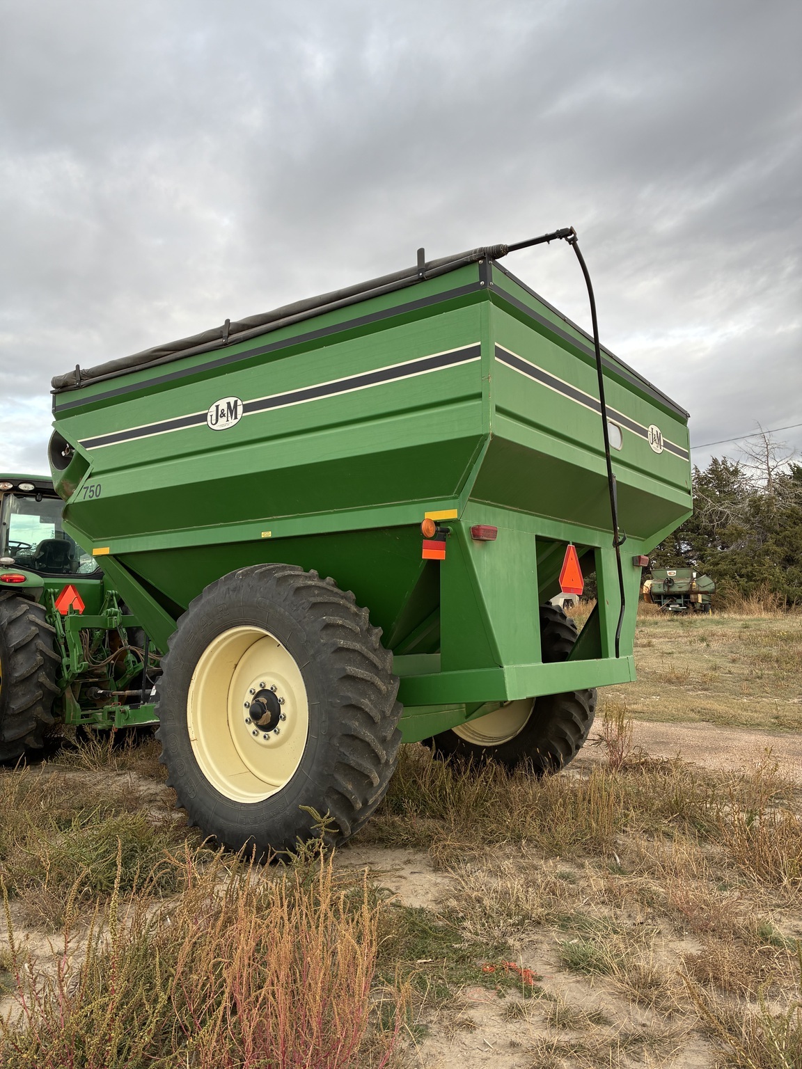 2011 J&M 750-16 Grain Cart