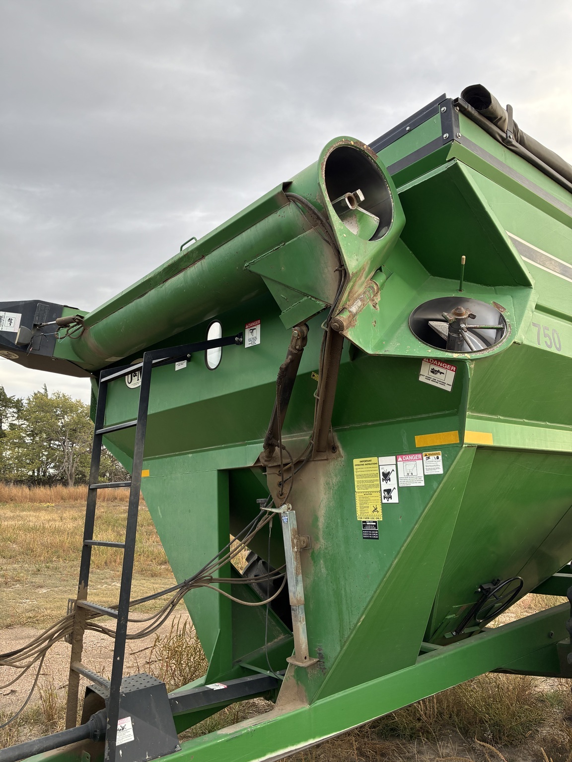 2011 J&M 750-16 Grain Cart