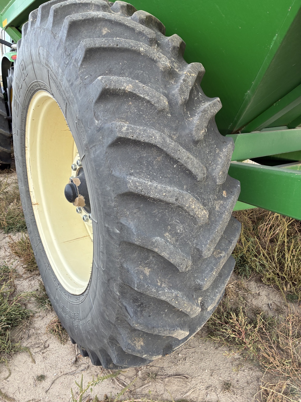 2011 J&M 750-16 Grain Cart