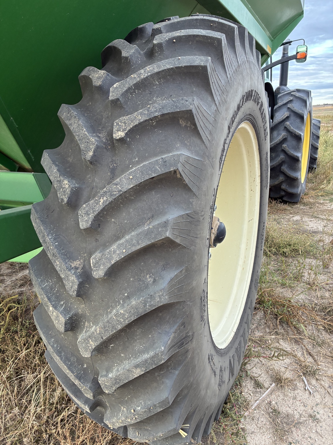 2011 J&M 750-16 Grain Cart