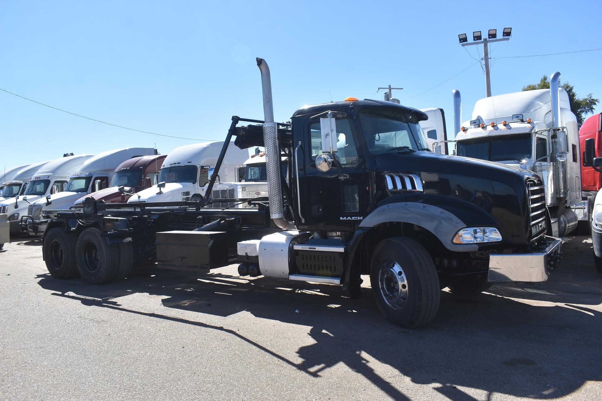 2012 Mack GRANITE GU813 Semi Trucks/Trailer