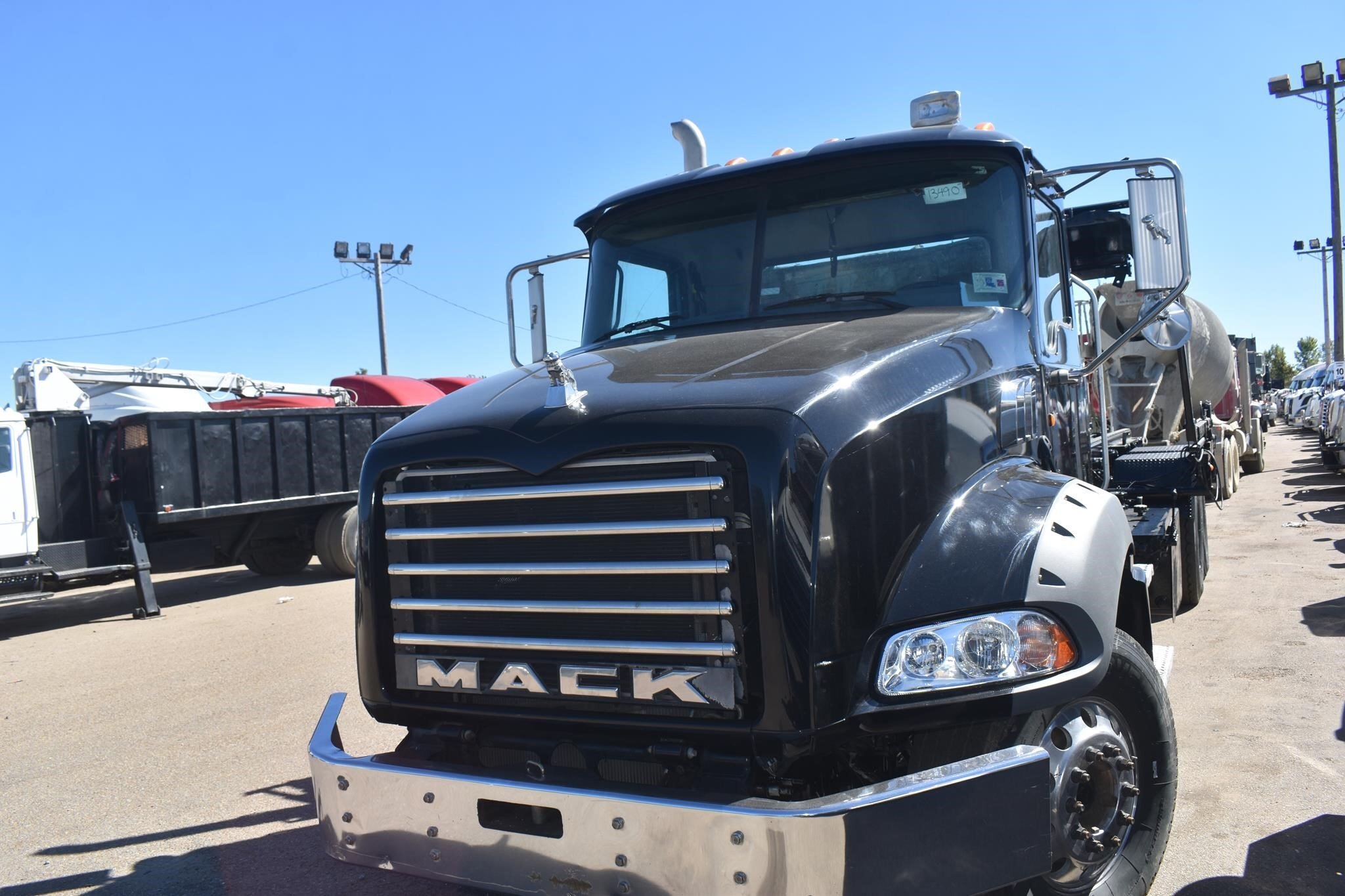 2012 Mack GRANITE GU813 Semi Trucks/Trailer