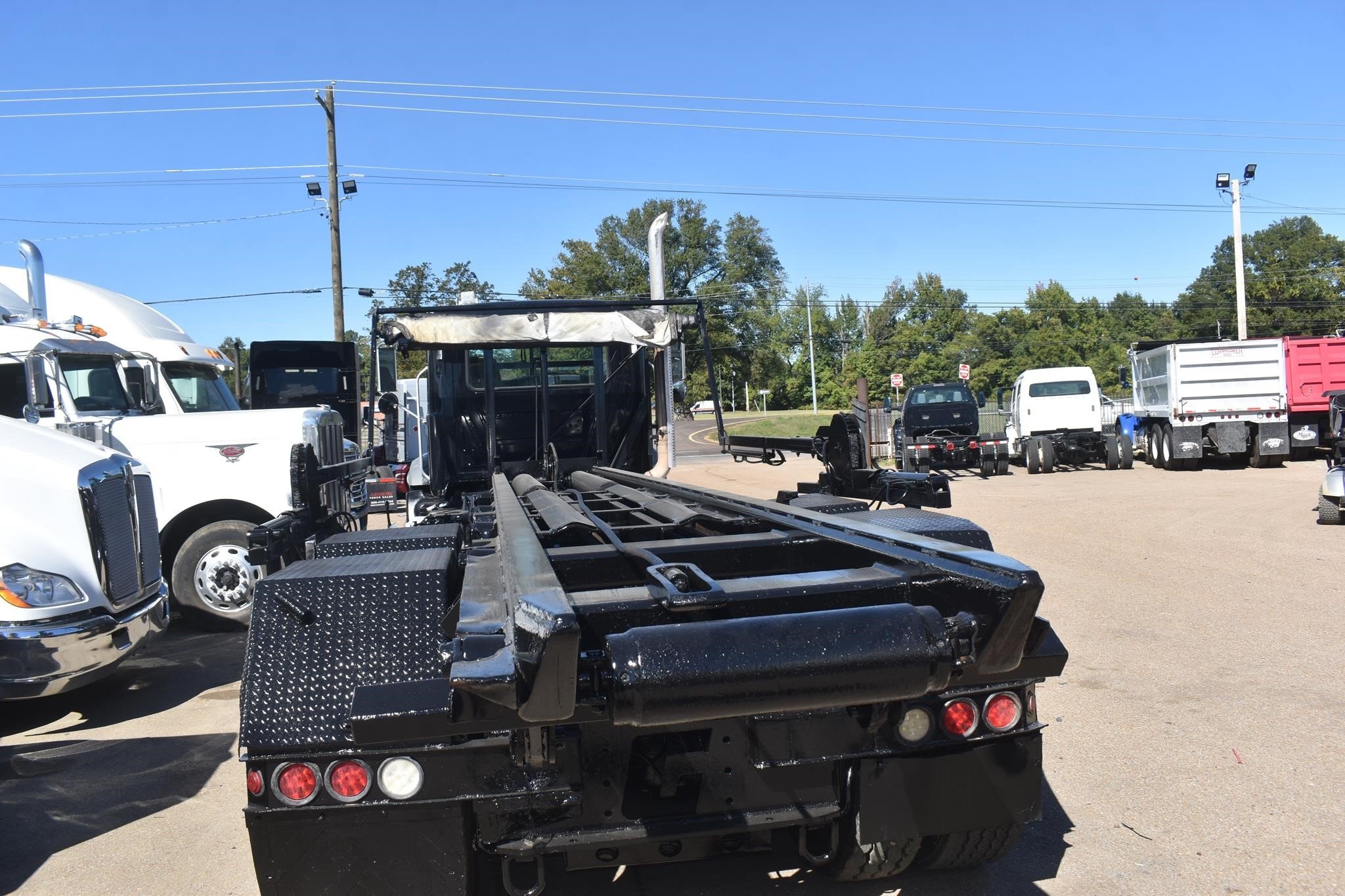 2012 Mack GRANITE GU813 Semi Trucks/Trailer