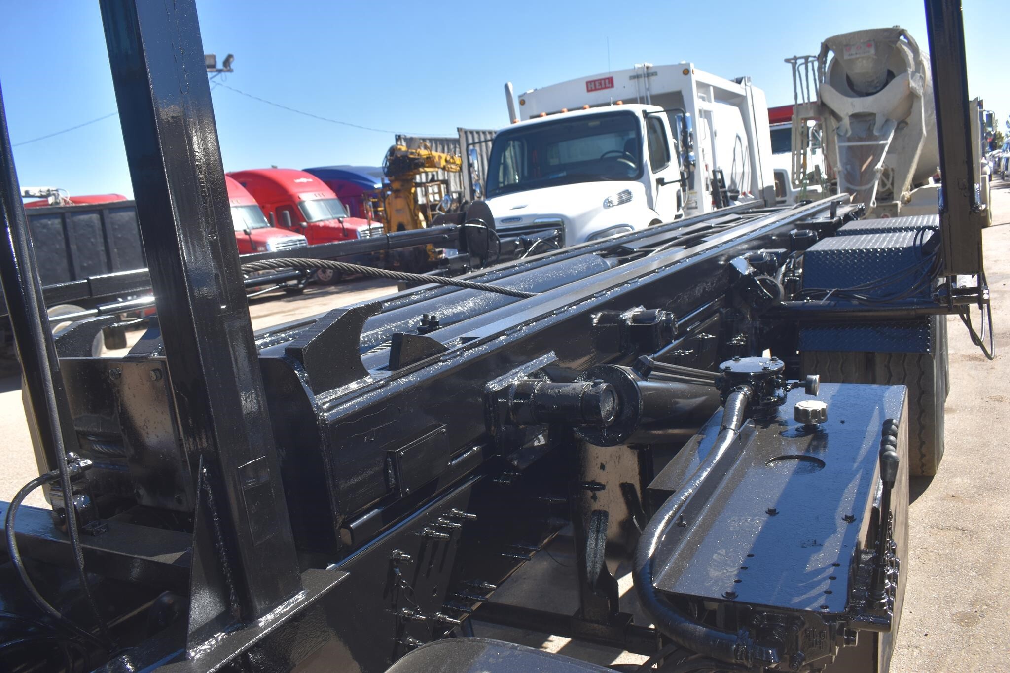 2012 Mack GRANITE GU813 Semi Trucks/Trailer