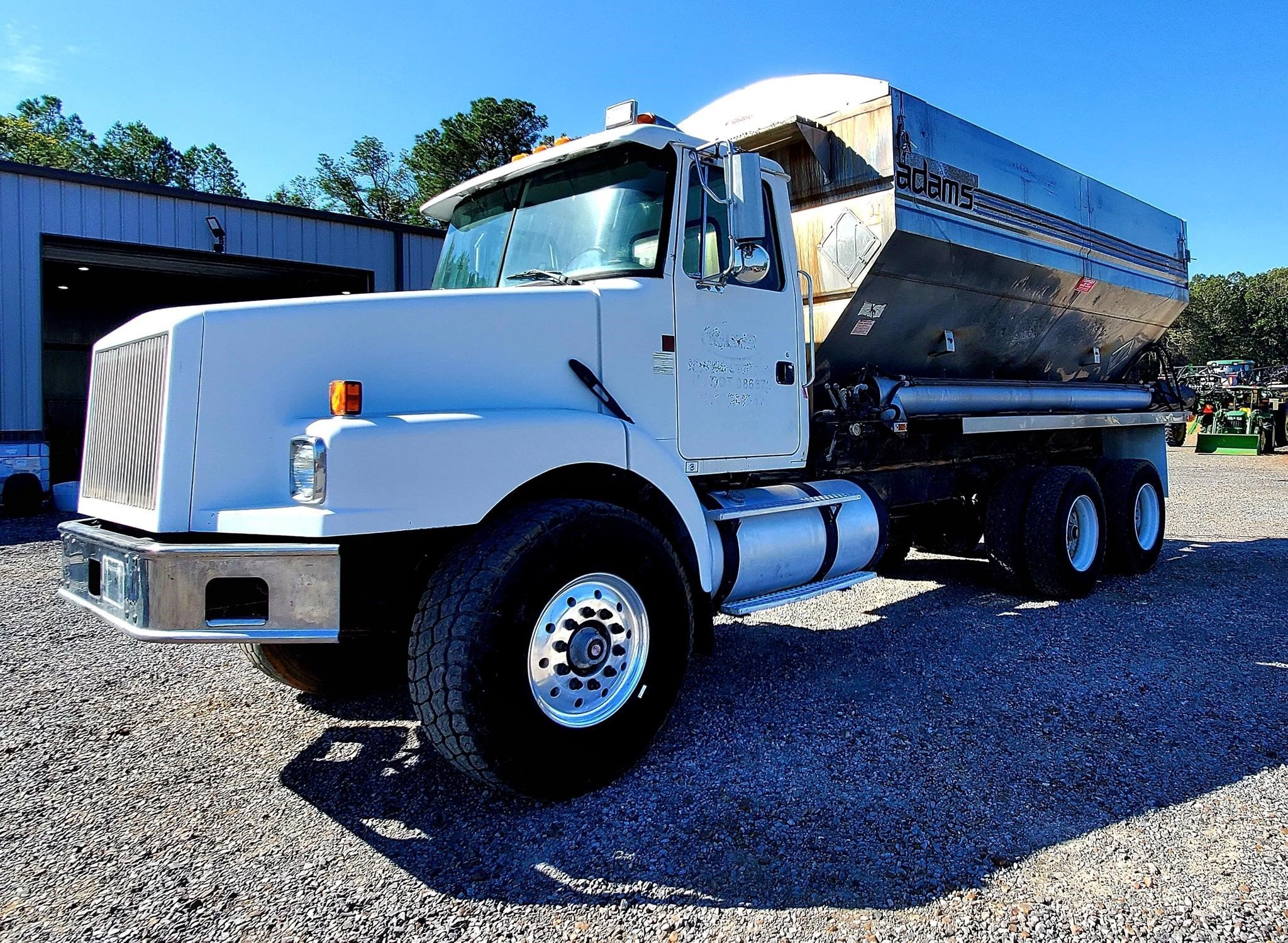 2000 Volvo WG64 Semi Trucks/Trailer