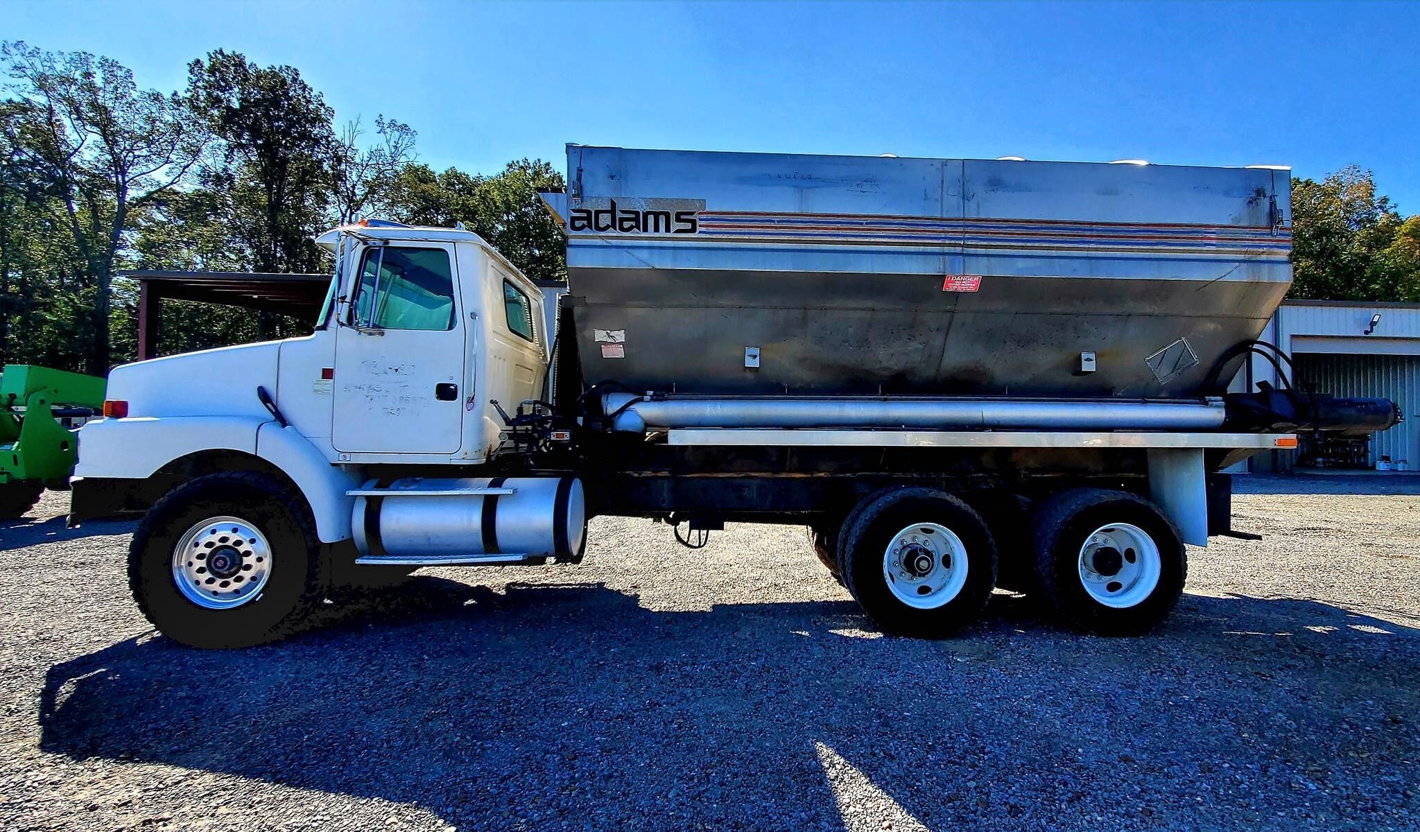 2000 Volvo WG64 Semi Trucks/Trailer