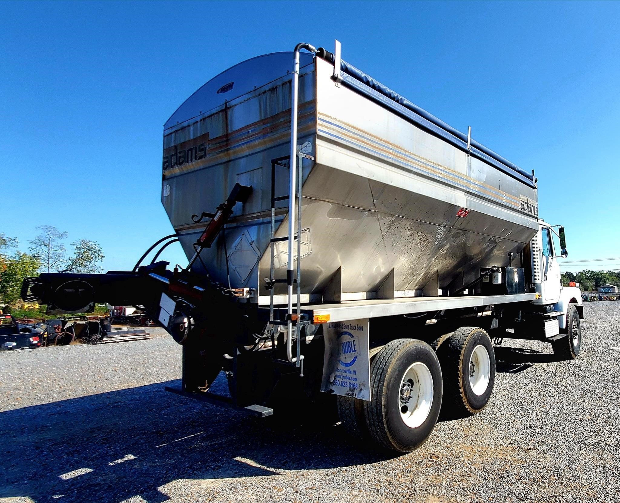 2000 Volvo WG64 Semi Trucks/Trailer