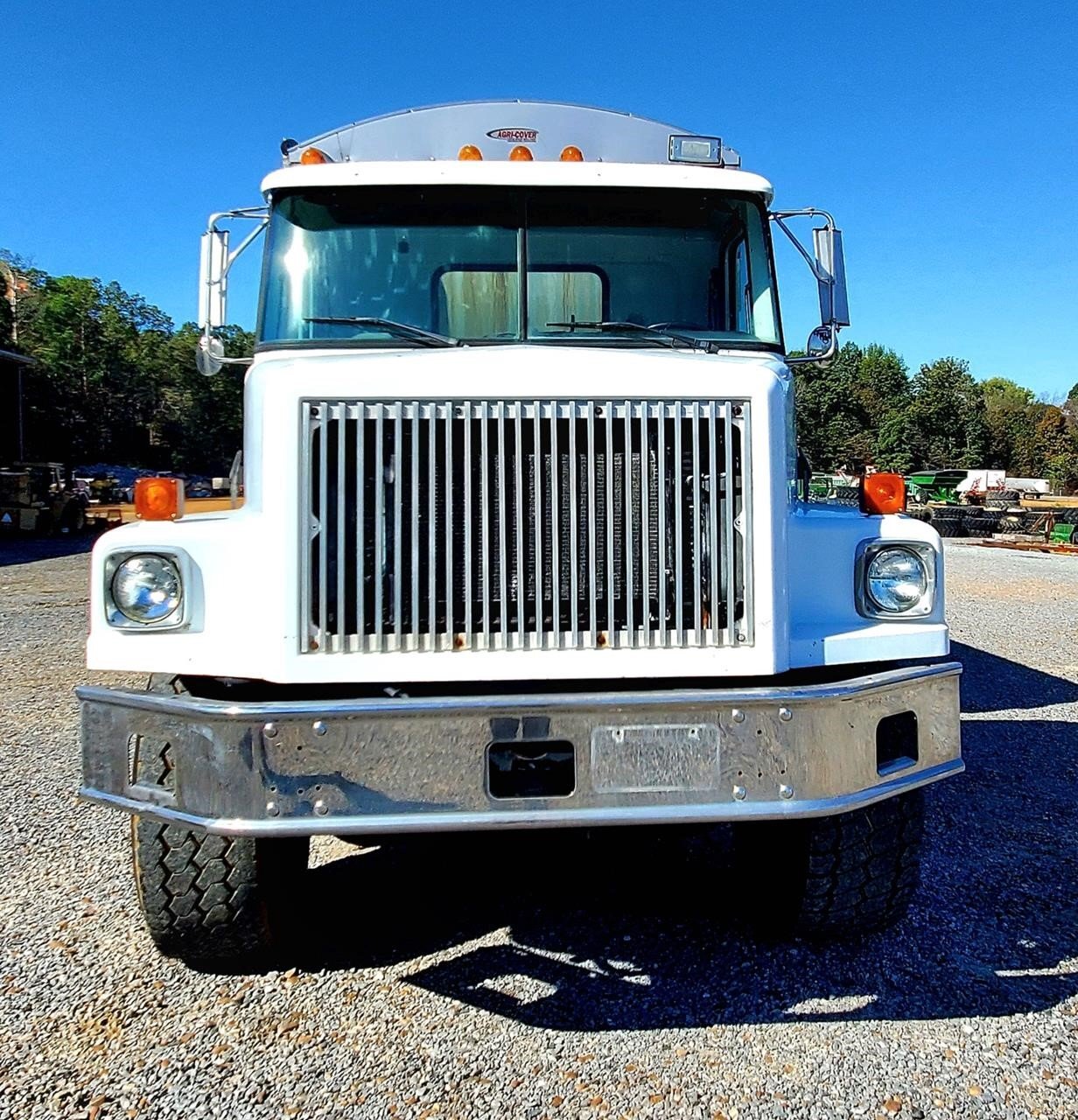 2000 Volvo WG64 Semi Trucks/Trailer