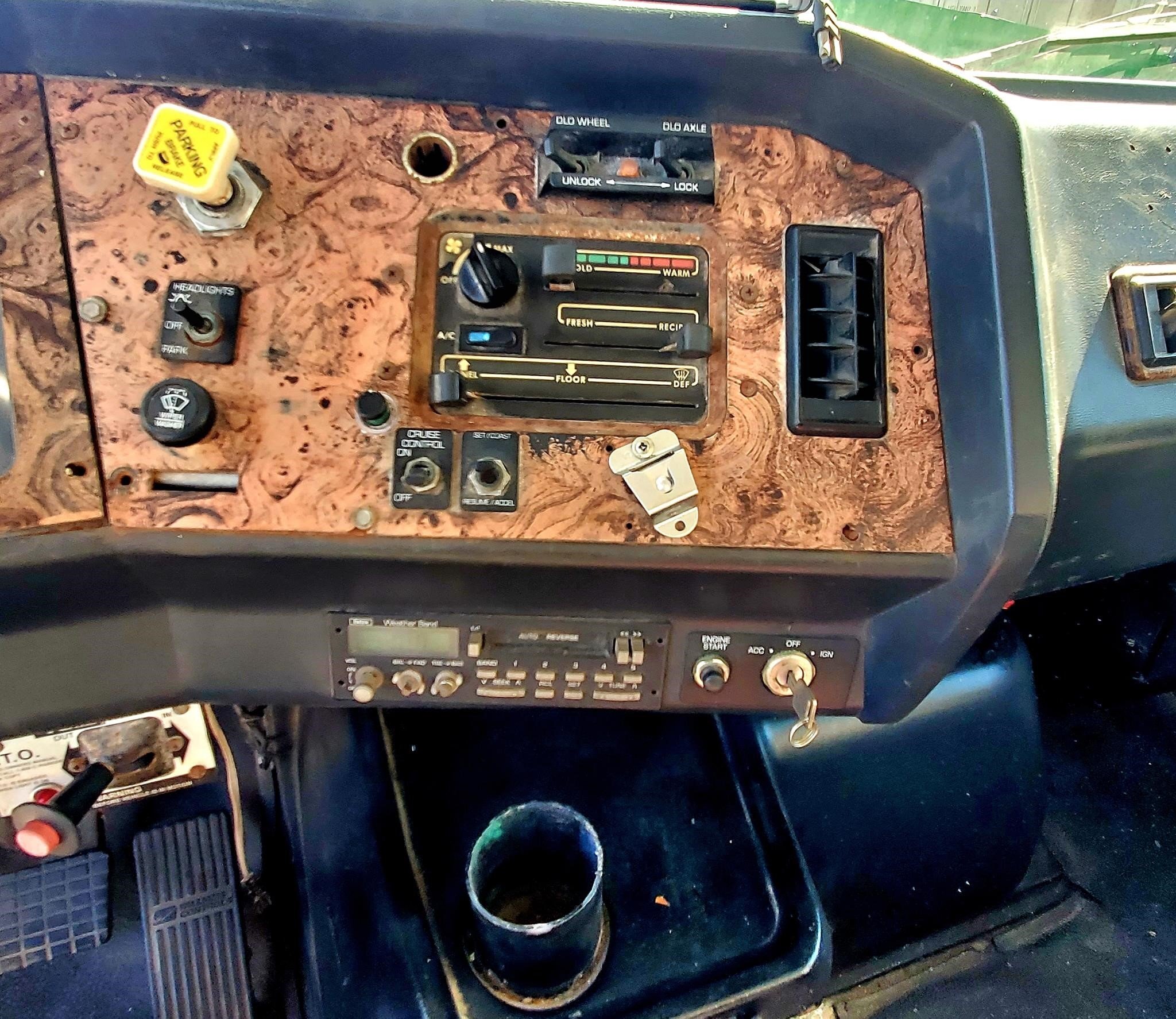 2000 Volvo WG64 Semi Trucks/Trailer