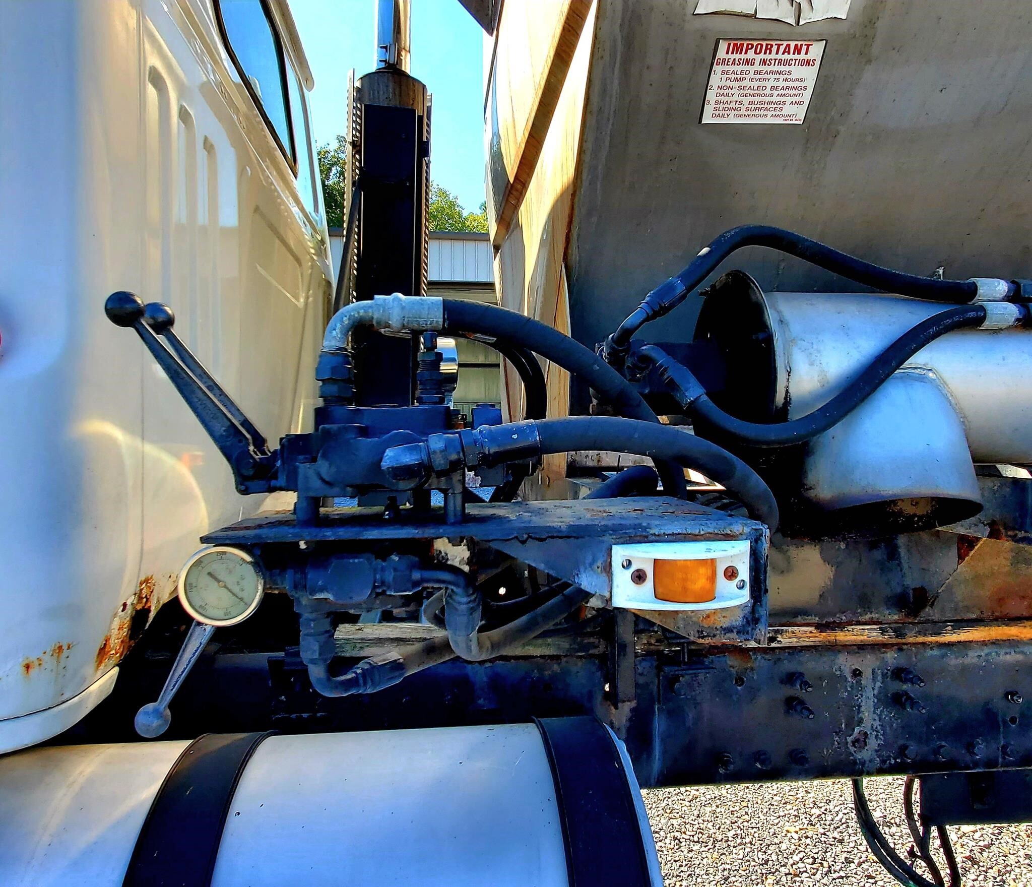 2000 Volvo WG64 Semi Trucks/Trailer