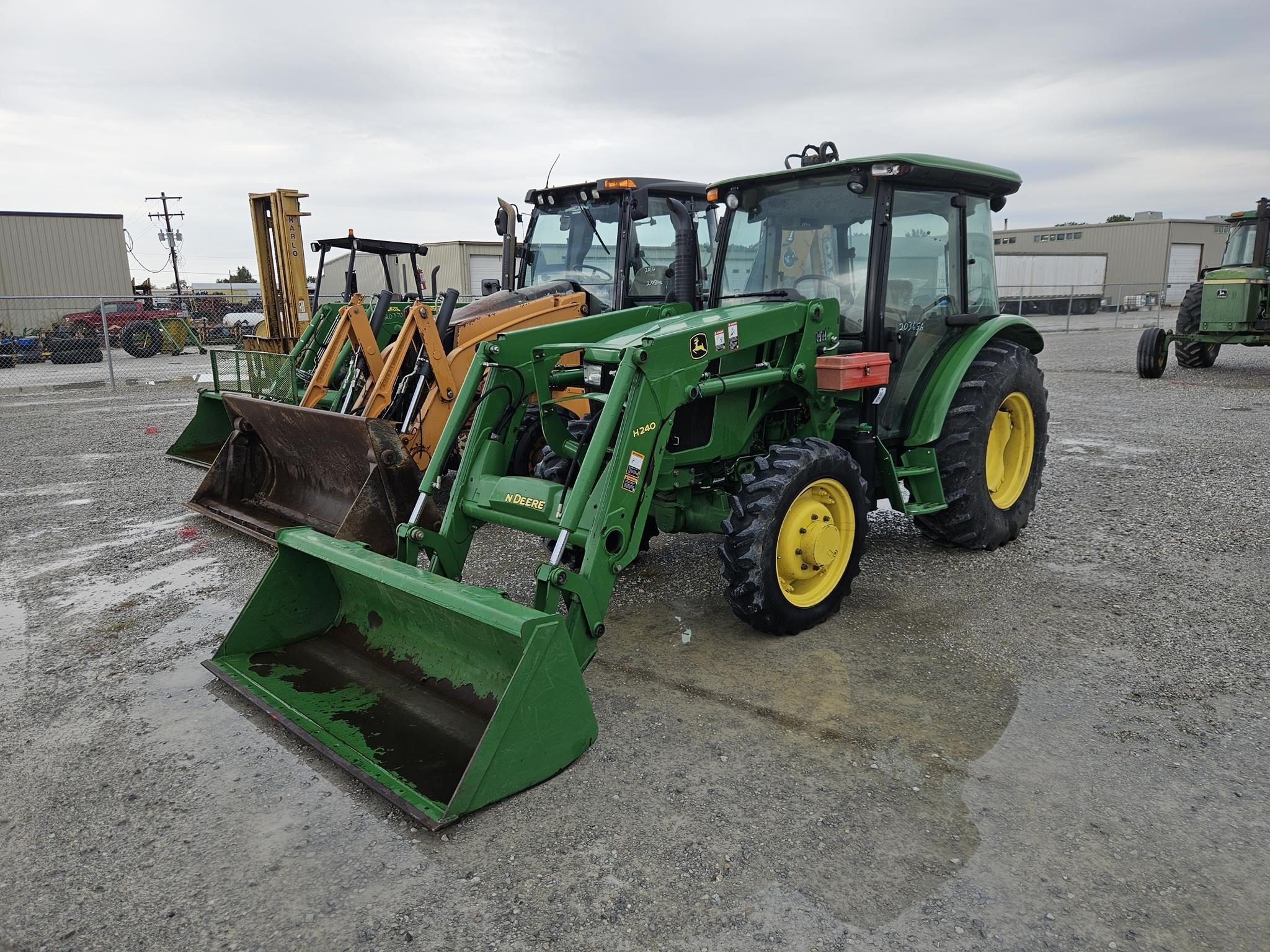 2016 John Deere 5075E Tractor