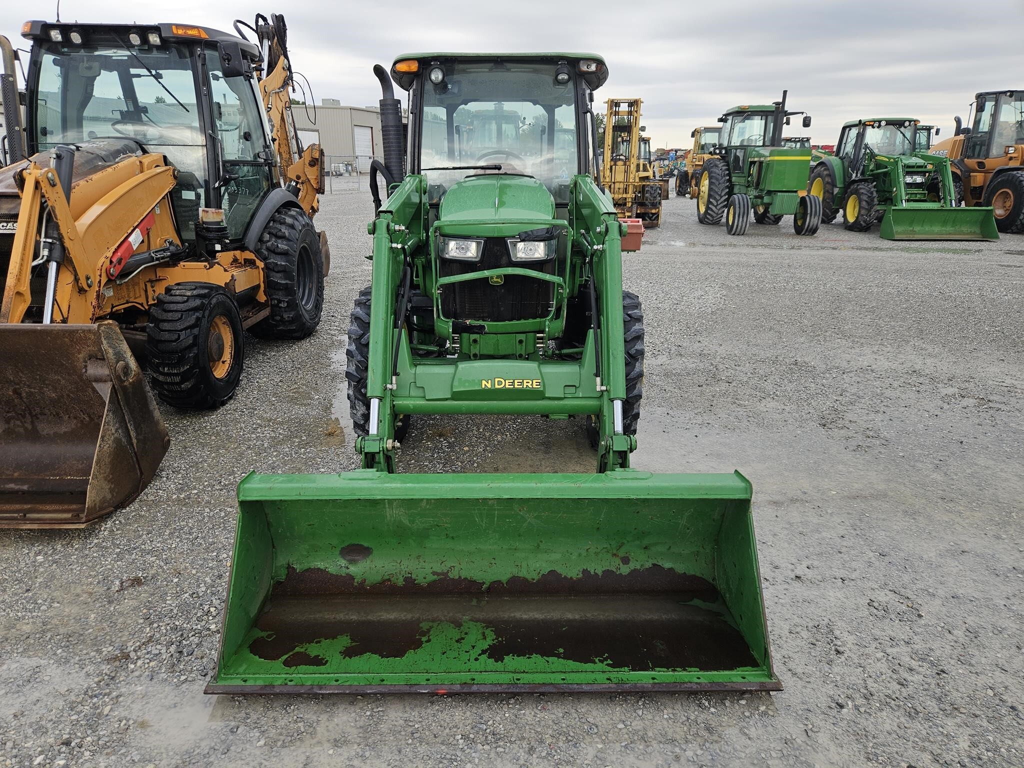 2016 John Deere 5075E Tractor