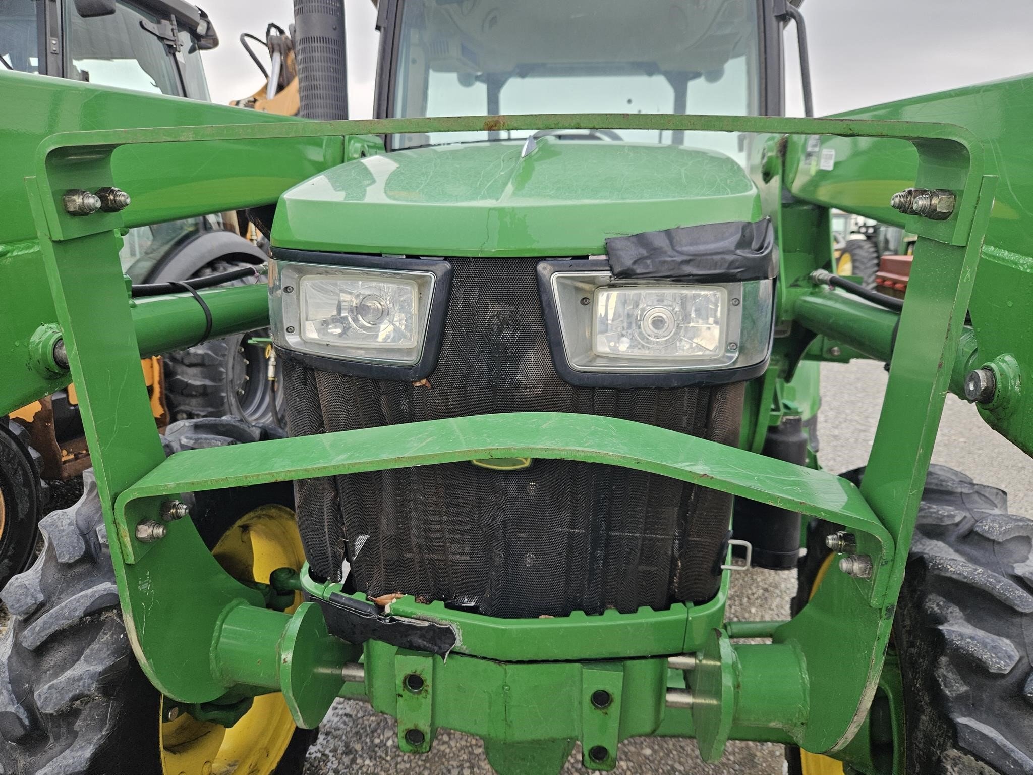 2016 John Deere 5075E Tractor