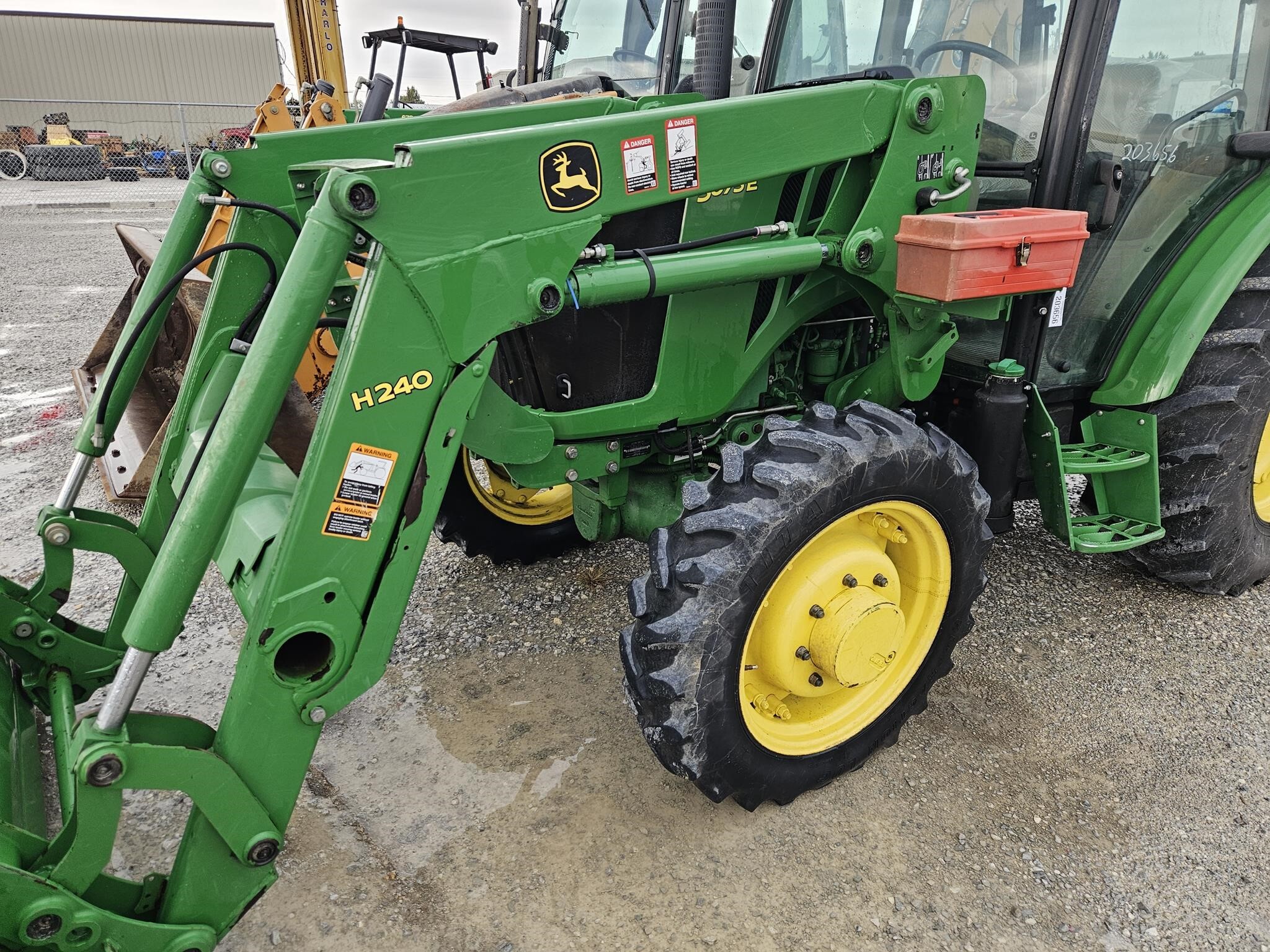 2016 John Deere 5075E Tractor