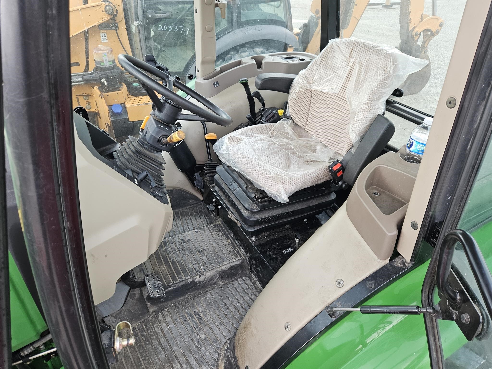 2016 John Deere 5075E Tractor