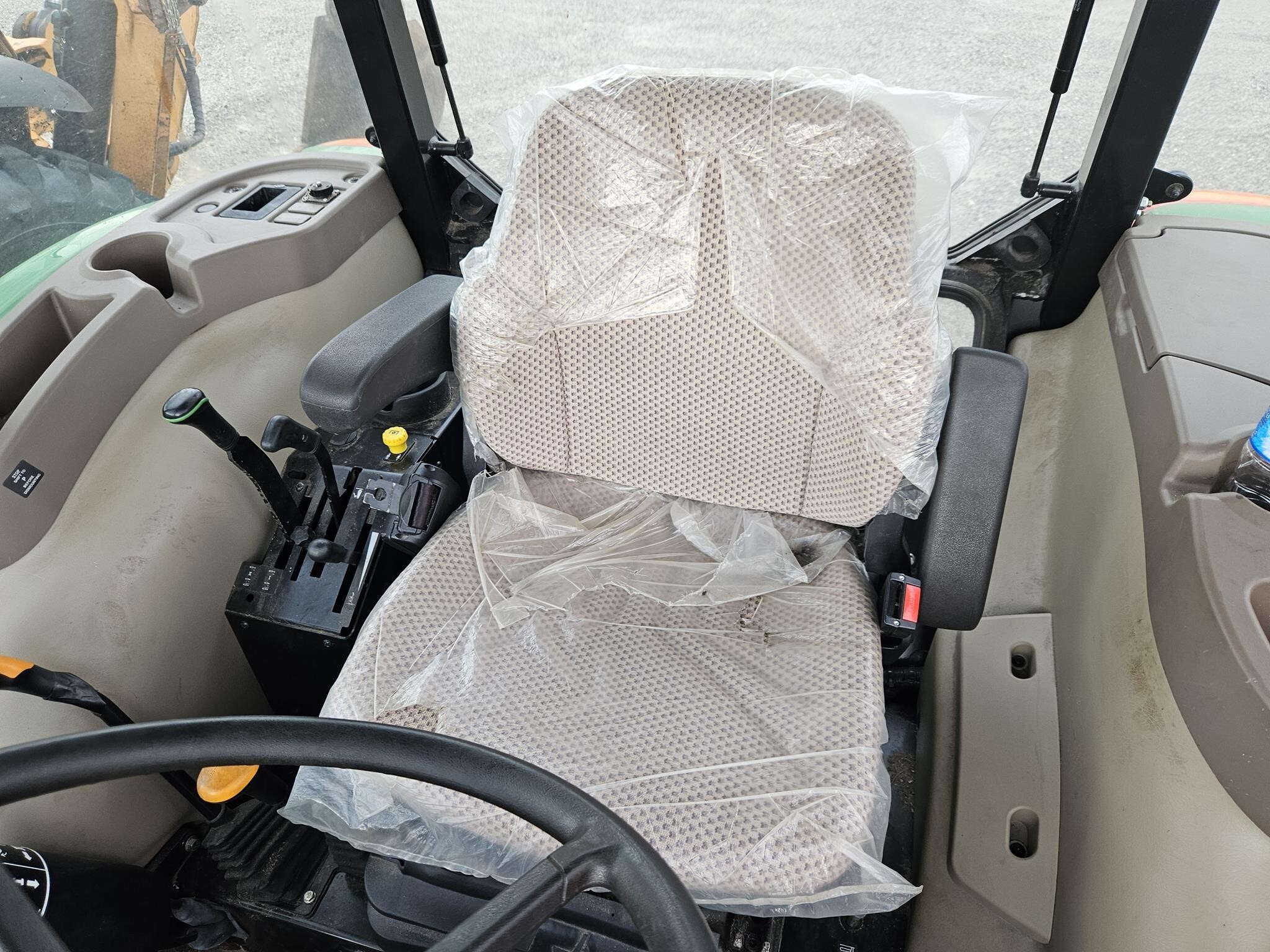 2016 John Deere 5075E Tractor