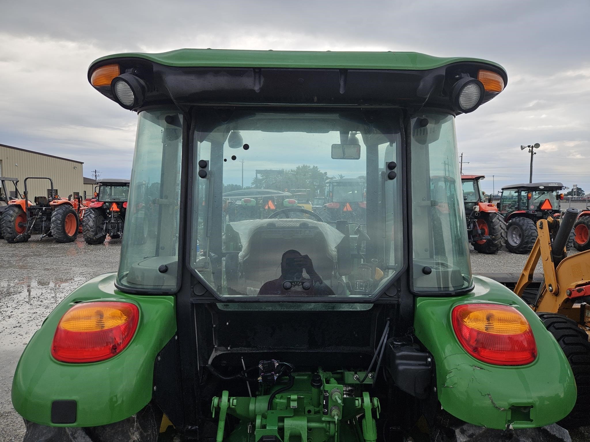 2016 John Deere 5075E Tractor