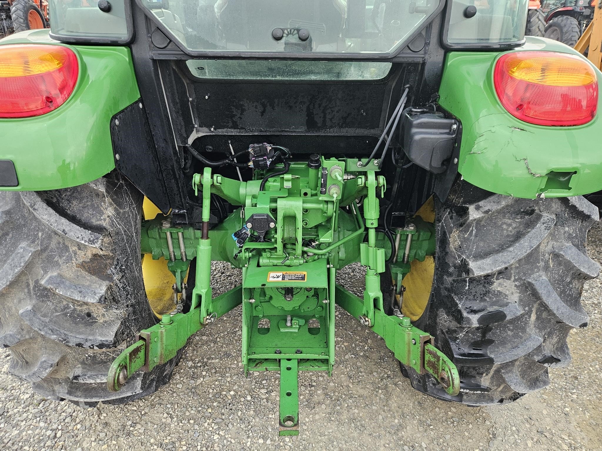 2016 John Deere 5075E Tractor