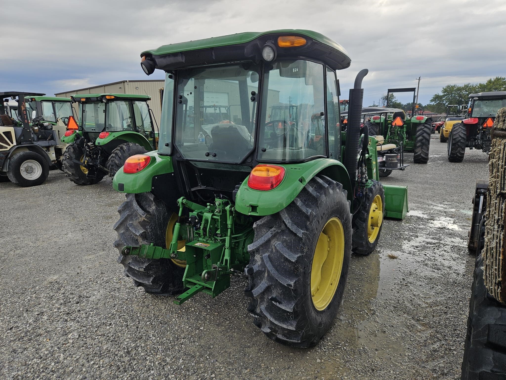 2016 John Deere 5075E Tractor