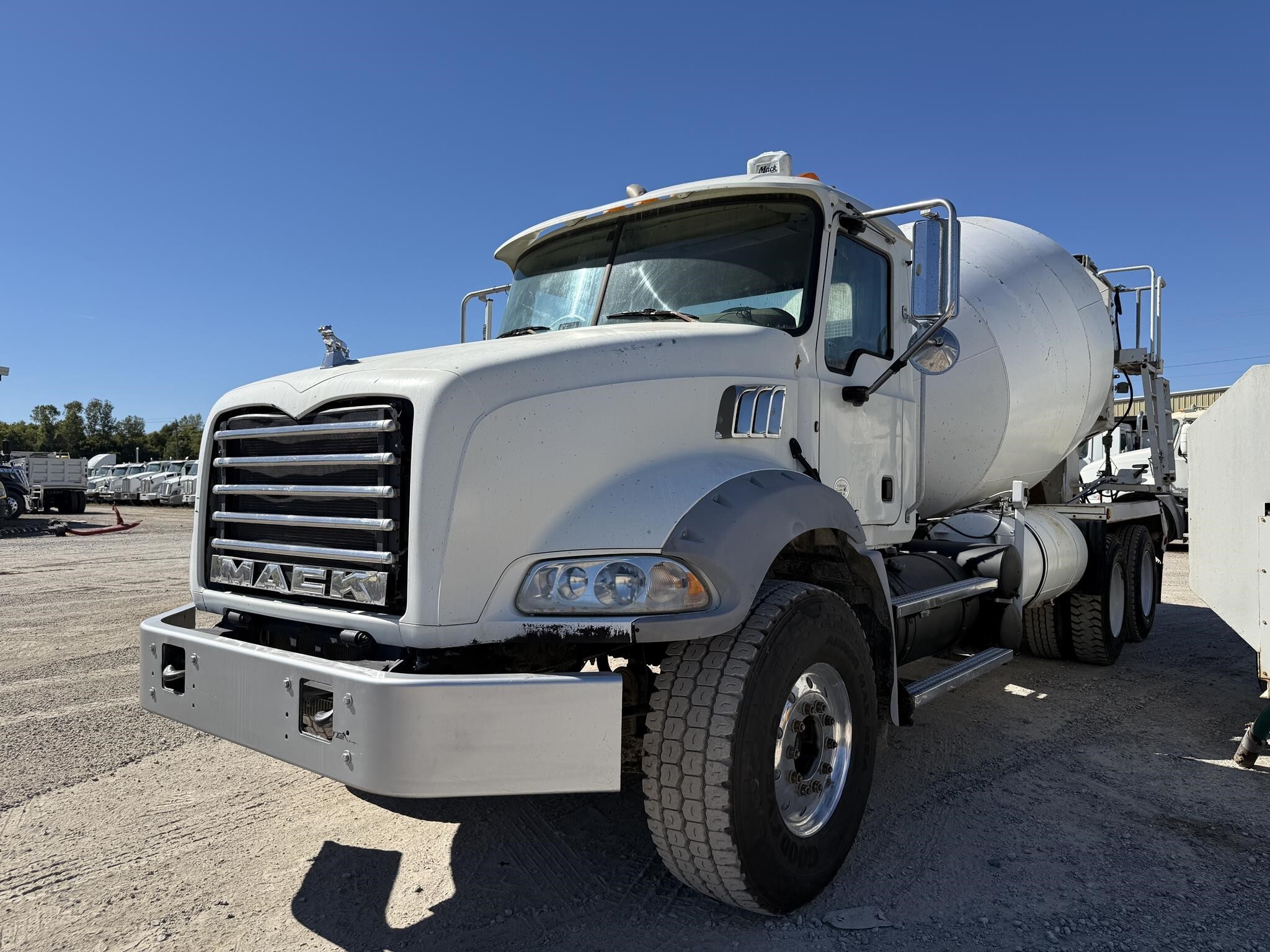 2015 Mack GRANITE GU813 Semi Trucks/Trailer