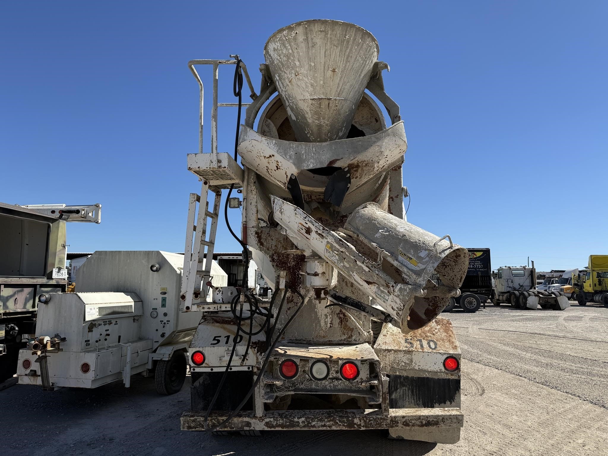 2015 Mack GRANITE GU813 Semi Trucks/Trailer