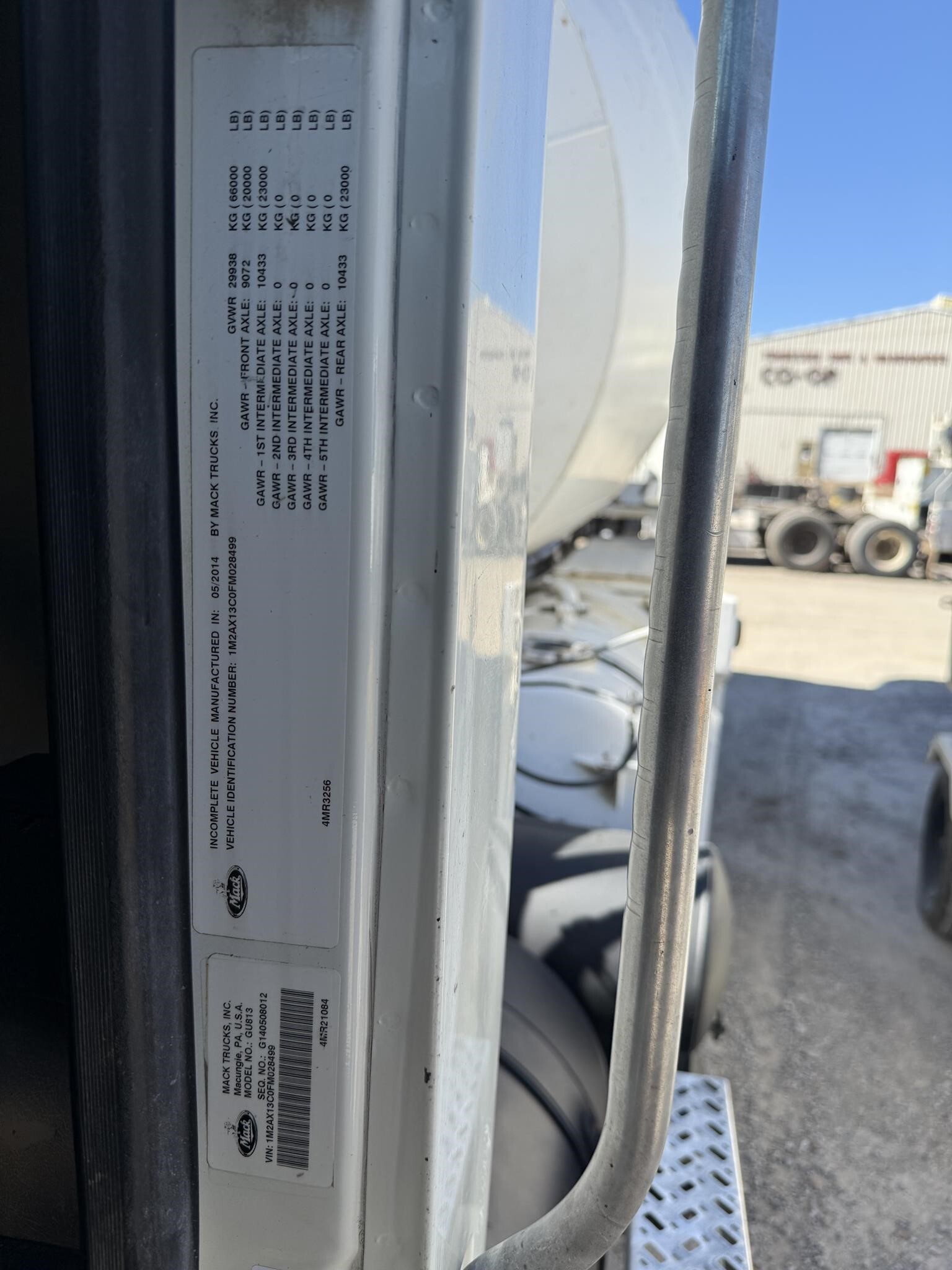 2015 Mack GRANITE GU813 Semi Trucks/Trailer